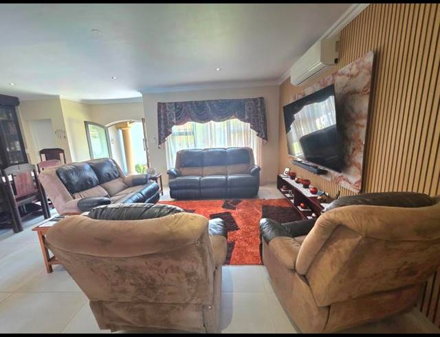 2 BEDROOM HOUSE FOR SALE IN PARKRAND